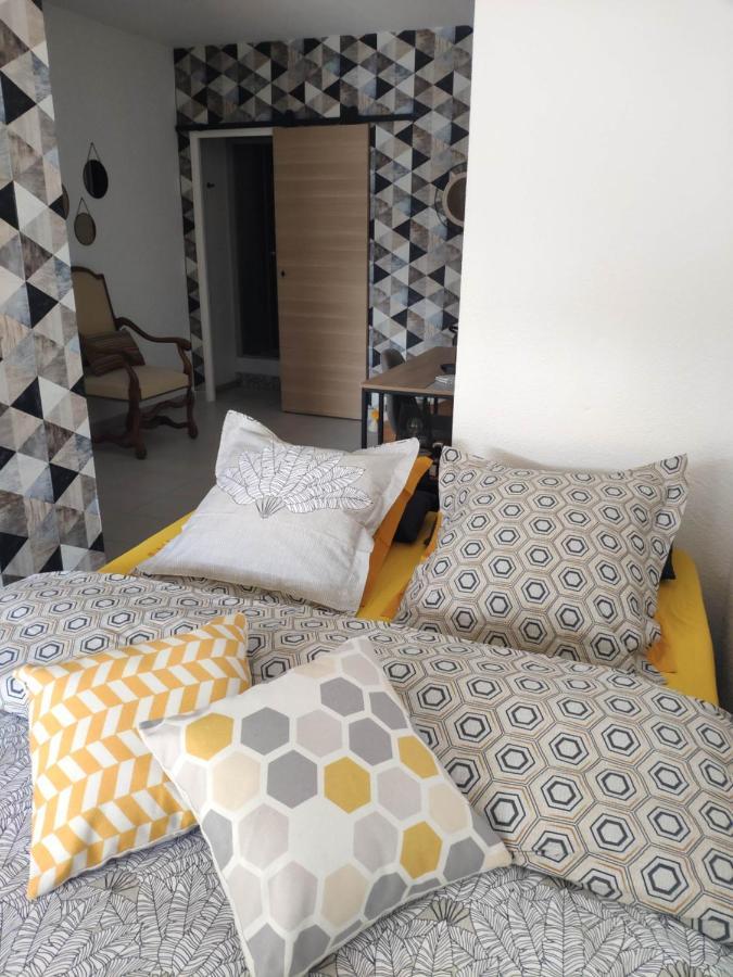 La Tourelle Suite Cosy Entre Vignoble Aixois Et Luberon Le Puy-Sainte-Réparade Dış mekan fotoğraf